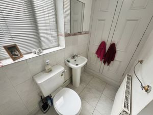 Cloakroom/wc:- click for photo gallery